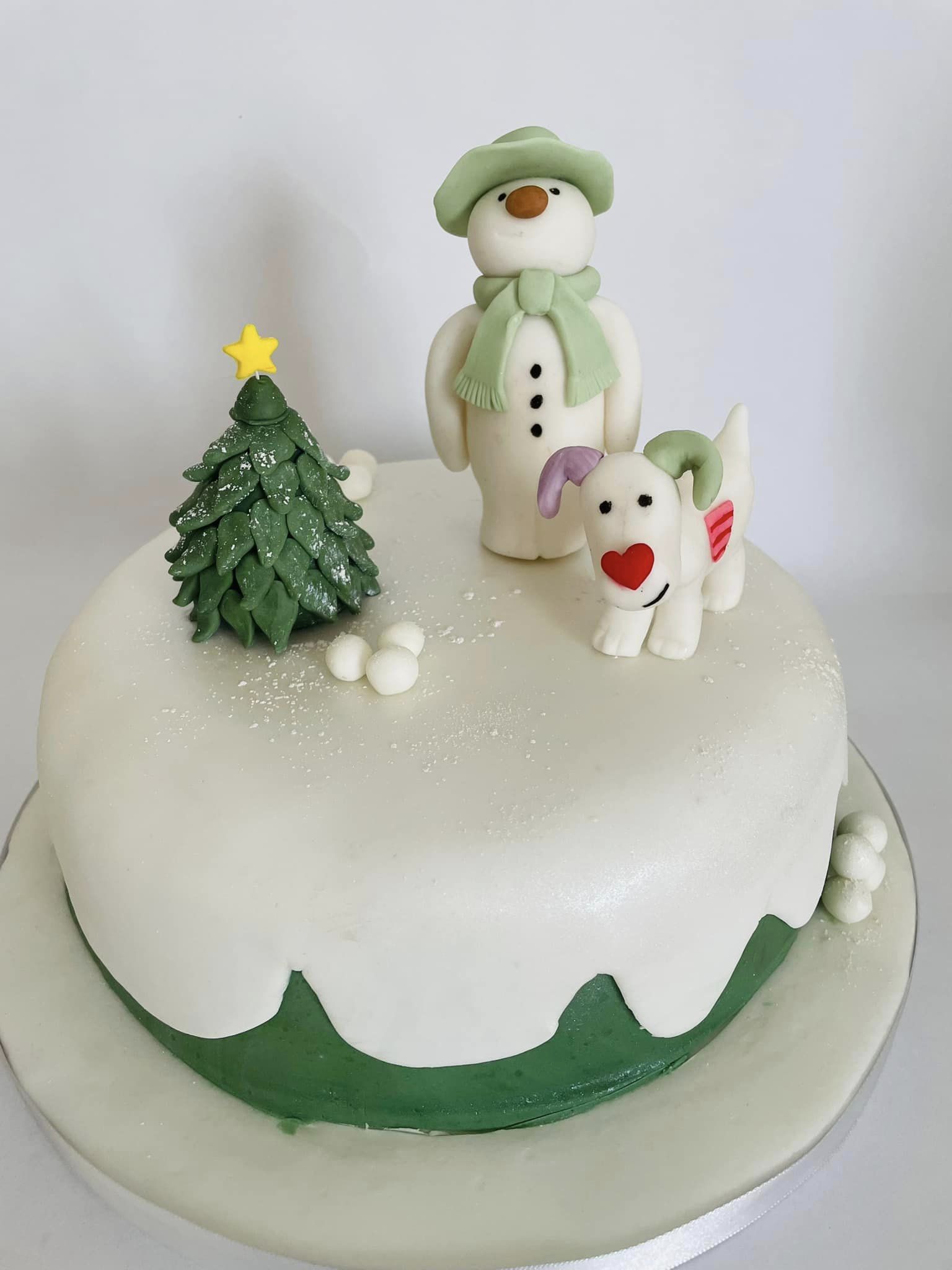 the snowman and the snowdon icing on a cake 